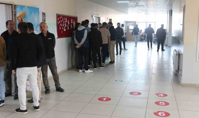 Siirt'te oy verme işlemi başladı