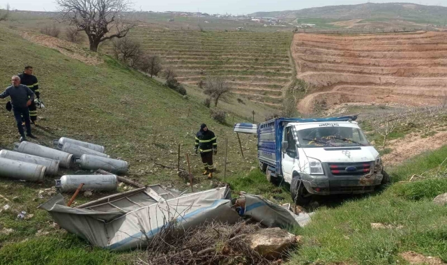 Siirt'te tüp kamyoneti devrildi, facianın eşiğinden dönüldü: 2 yaralı