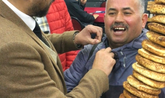 Simitçi harçlığı kimden alırsa ibreyi o yöne çeviriyor