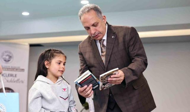 Talas'ta kitap kurtları ödüllendirildi