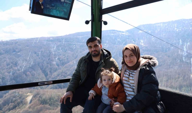 Teleferiğin ilk yolcusu 1 yaşındaki Mila bebek