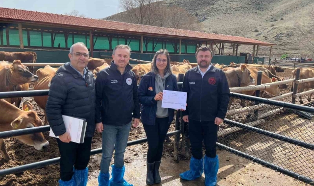 Tepebaşı'nda bir ilki başaran süt çiftliğine 'Avrupa Birliği Onaylı Süt Çiftliği Sertifikası' verildi