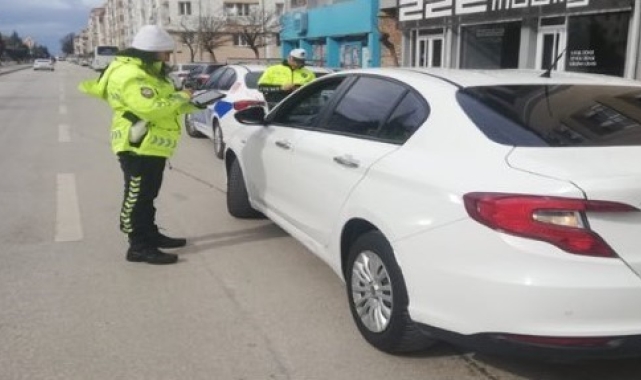 Trafik denetimlerinde toplam 21 bin 984 sürücü ve araç sorgulandı