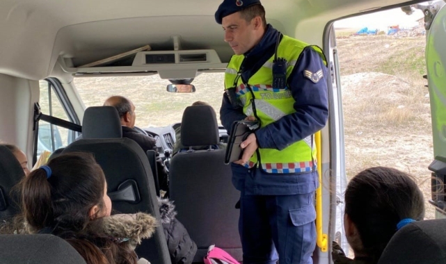 Trafik jandarmasından öğrenci servislerine sıkı denetim