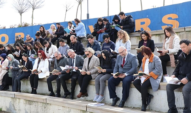 ÜNİVERSİTEDE KİTAP OKUMA HEYECANI!