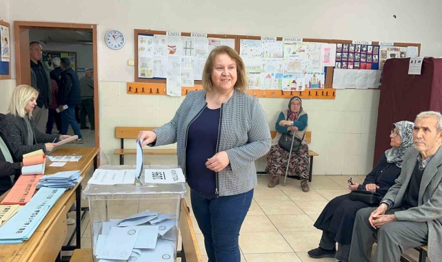 Uşak protokolü ve siyasiler tercihlerini yaptı