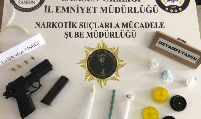 Uyuşturucu ve silahla yakalanan 2 kişi gözaltına alındı