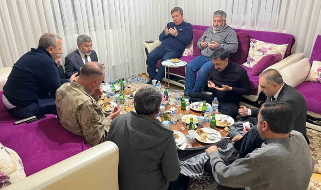 Vali Aydoğdu, iftarda şehit ailesine misafir oldu