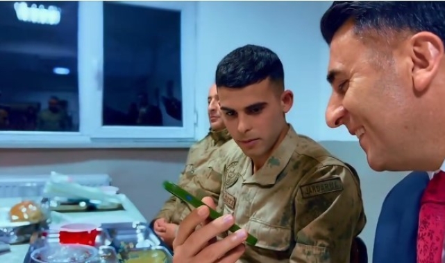 Vali Aygöl askerlerin aileleri ile telefonda görüştü