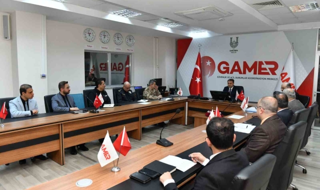 Vali Şıldak seçim koordinasyon merkezinde