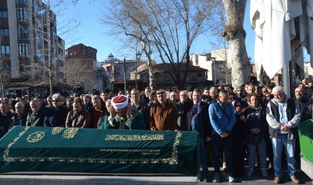 Yamaç paraşütü kazasında hayatına kaybeden öğretim görevlisi toprağa verildi