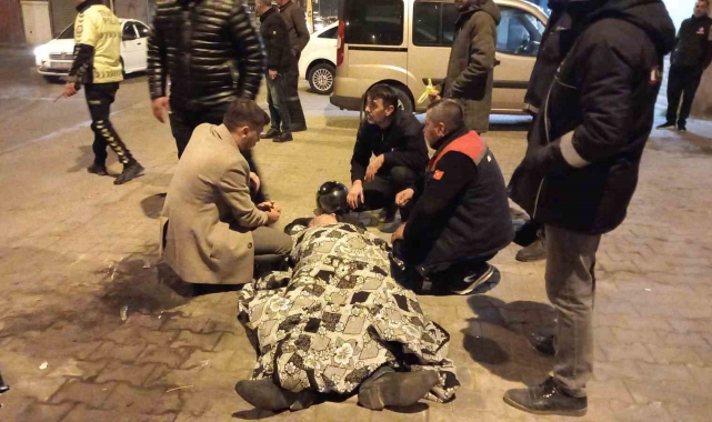 Yaralı üşümesin diye üzerine battaniye örttüler