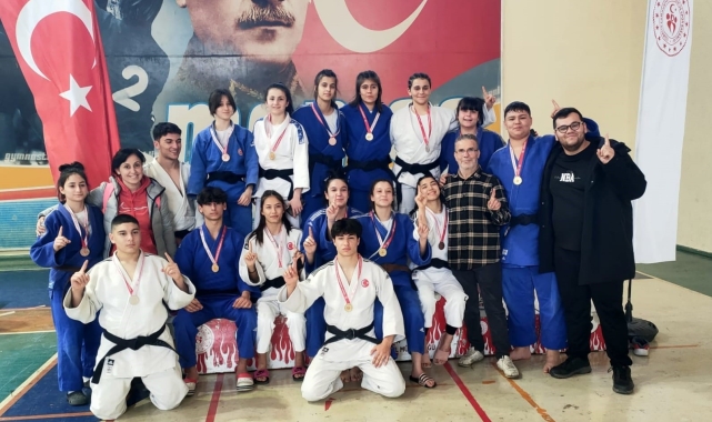 Yunusemreli genç judocular Kocaeli biletini 19 madalya ile aldı