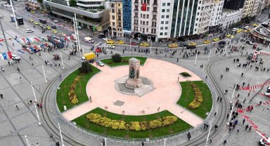 1 Mayıs için demir bariyerlerle kapatılan Taksim Meydanı havadan görüntülendi