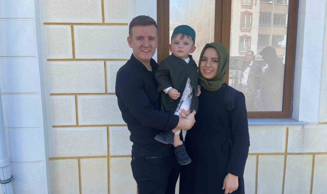 15 aylık olan minik Aslan umreye gitti