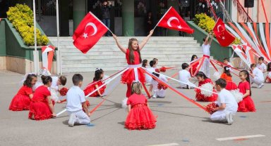 23 Nisa'da Gölcük renkli görüntüler sahne oldu