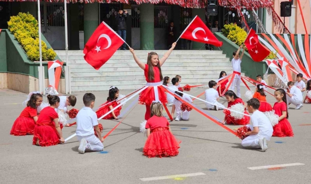 23 Nisa'da Gölcük renkli görüntüler sahne oldu