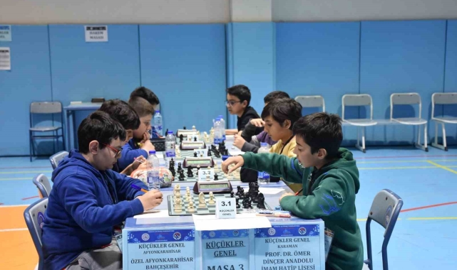 310 satranç sporcusunun yarıştığı etkinlik başladı