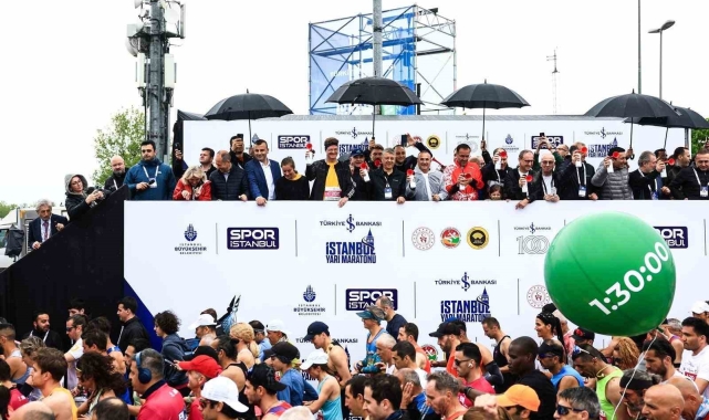 AB Büyükelçisi Türkiye Delegasyon Başkanı İstanbul Yarı Maratonu'na katıldı