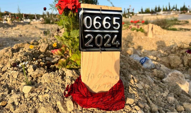 ABD'de evde ölü bulunan sosyal medya fenomeni Adana'da defnedildi