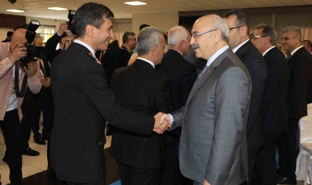 Adana protokolü bayramlaştı