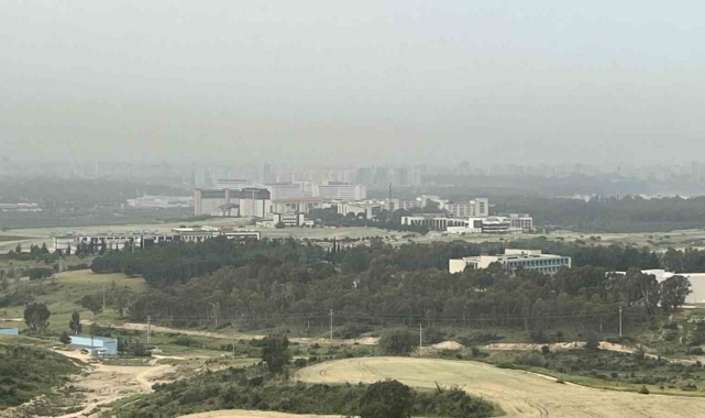 Adana'da toz bulutu etkili oldu