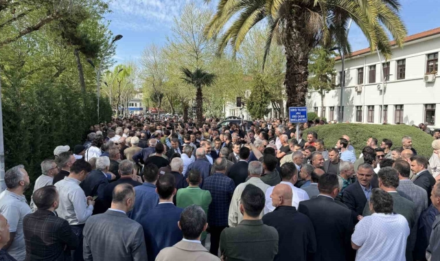 Adım atacak yer kalmadı, insan seli ile karşılandı: Alemdar, Yüce'den görevi devraldı