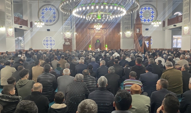 Adıyaman'da binlerce kişi bayram namazı için saf tuttu