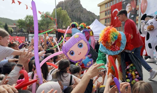Afyonkarahisar Belediyesi'nden 23 Nisan şenliği