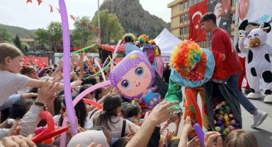 Afyonkarahisar Belediyesi'nden 23 Nisan şenliği