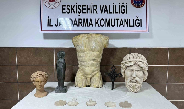 Afyonkarahisar'dan Eskişehir'e müşteri aramaya gelen tarihi eser kaçakçısı yakalandı