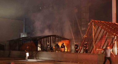 Ahşap ürünleri üreten fabrikada yangın