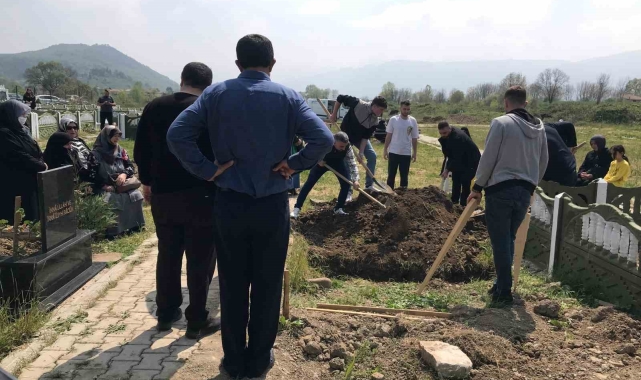 Aile katliamı yapan şahıs cenaze namazı kılınmadan defnedildi