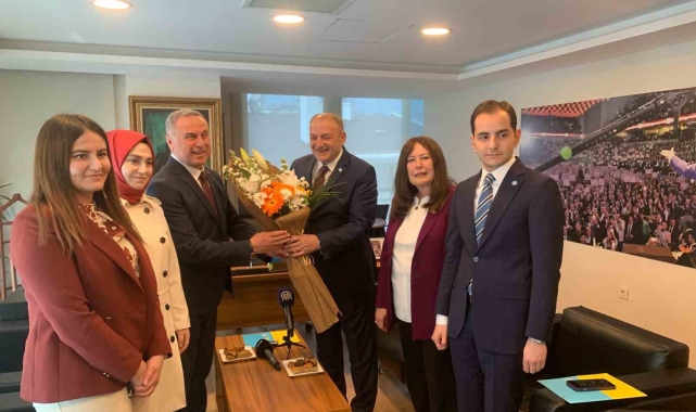 AK Parti'den İYİ Parti'ye bayram ziyareti
