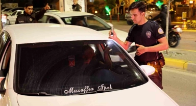 Aksaray'da araç camlarındaki filmler bir bir söküldü