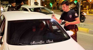 Aksaray'da araç camlarındaki filmler bir bir söküldü