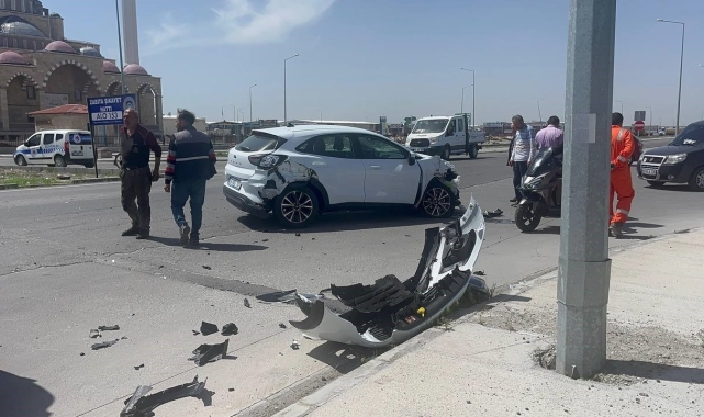 Aksaray'da tır ile çarpışan otomobil hurdaya döndü: 1 yaralı