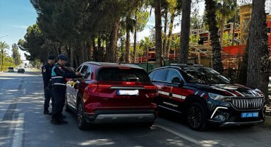 Alanya'da jandarmadan sürücülere güvenli sürüş uyarısı