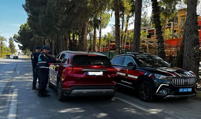 Alanya'da jandarmadan sürücülere güvenli sürüş uyarısı
