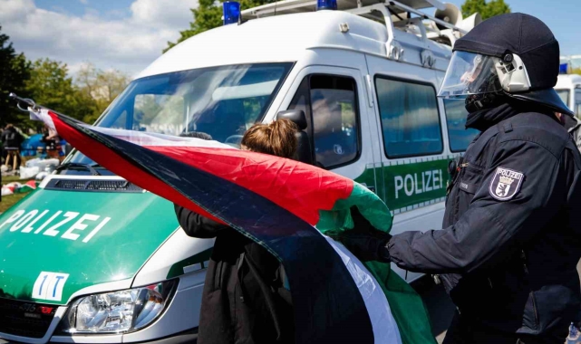 Alman polisi, Meclis önündeki Filistin'e destek kampını dağıttı