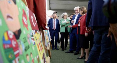 Almanya Cumhurbaşkanı Steinmeier, Gaziantep'te depremzedelerle bir araya geldi