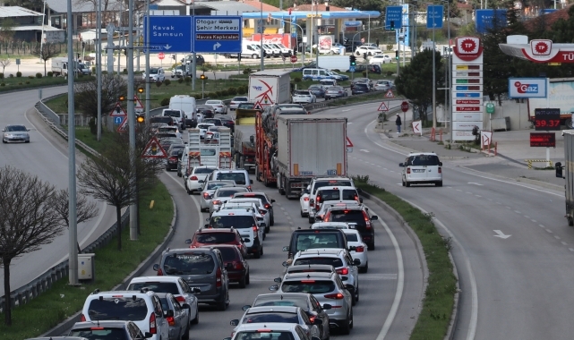 Ankara-Samsun kara yolu Havza geçişinde trafik yoğunluğu yaşanıyor