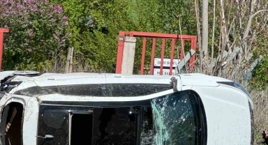 Ankara'da otomobil takla attı: 2 yaralı