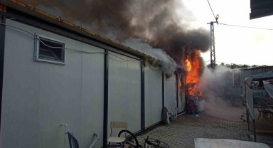 Antakya'da konteyner kentte yangın