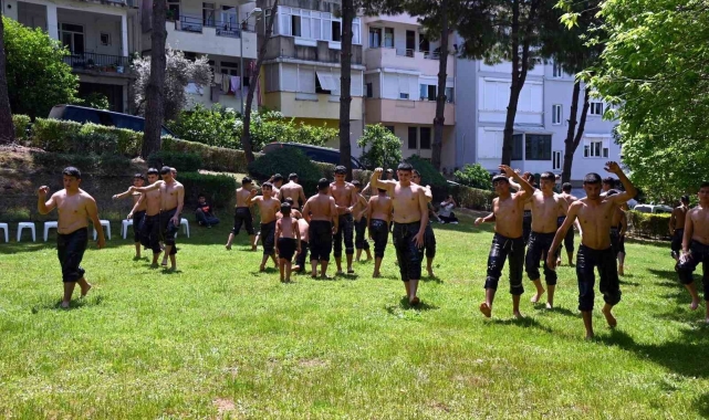 Antalya'da geleceğin başpehlivanları hazırlıklara devam ediyor