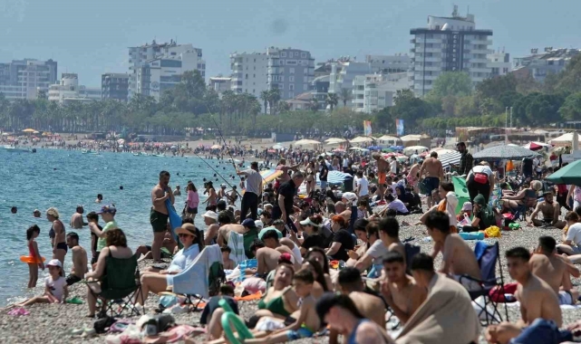 Antalya'da İstanbul'u aratmayan tatil yoğunluğu