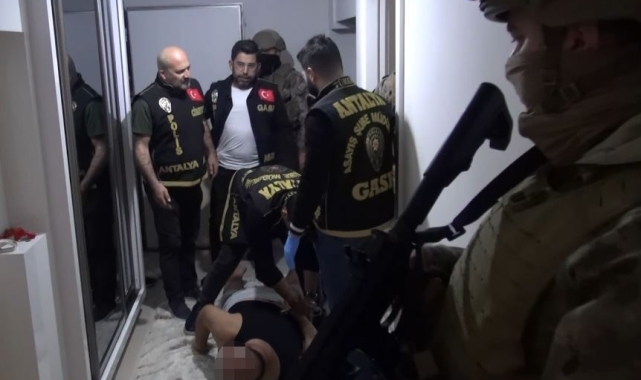 Antalya'da "paket" operasyonunda Paket kardeşler tutuklandı