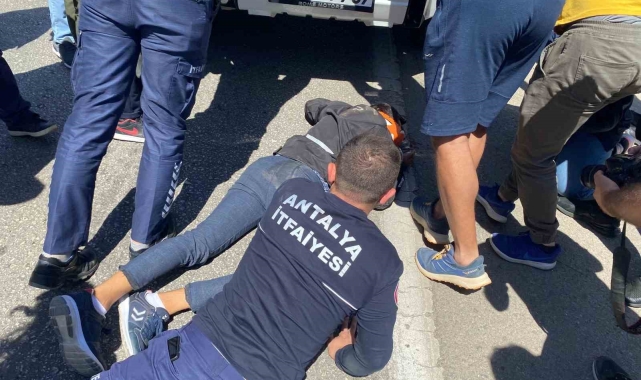 Antalya'da yürekleri ağza getiren kaza: 50 yıllık kamyon şoförünün refleksiyle hayatta kaldı