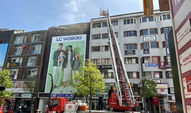 Apartmanda çıkan yangın paniğe sebep oldu