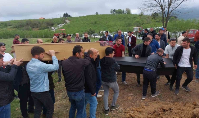 Araçları tırın altına giren karı-kocanın hayatını kaybettiği kaza kamerada